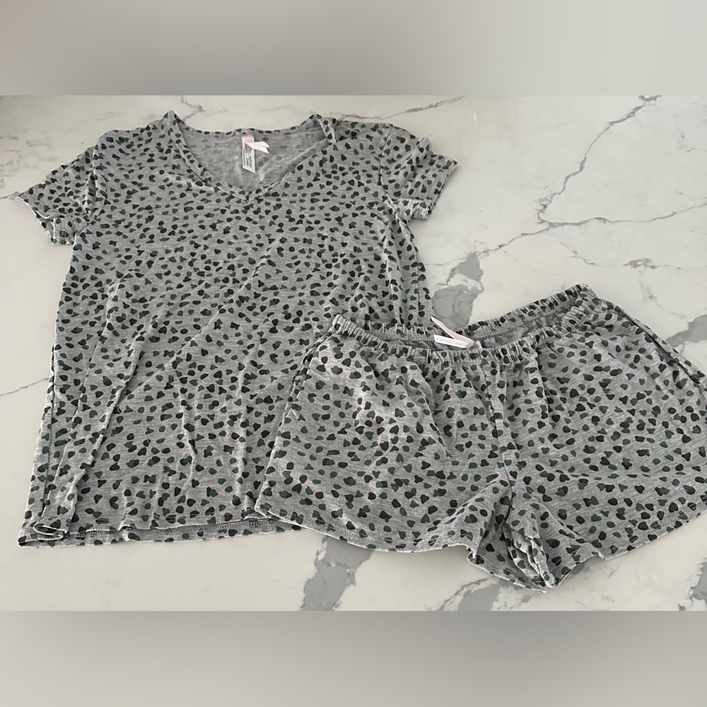 Flora Nikrooz grey spotted pajama shorts set size small